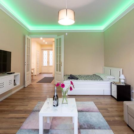 Nice And Cozy Apartment Next To The Parliament Budapest Esterno foto
