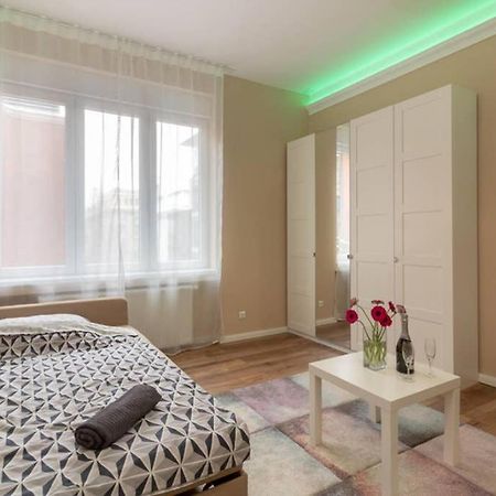 Nice And Cozy Apartment Next To The Parliament Budapest Esterno foto