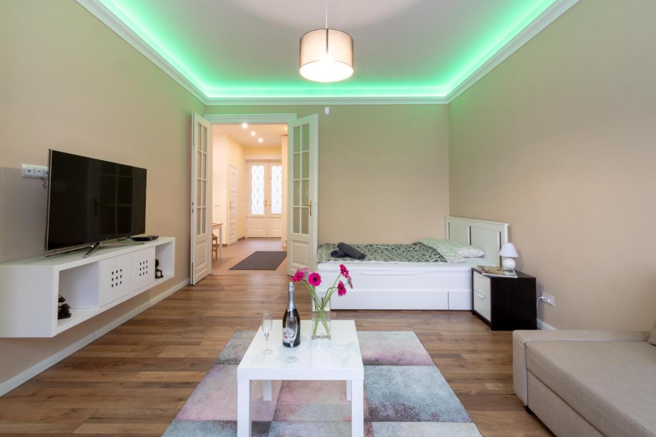 Nice And Cozy Apartment Next To The Parliament Budapest Esterno foto