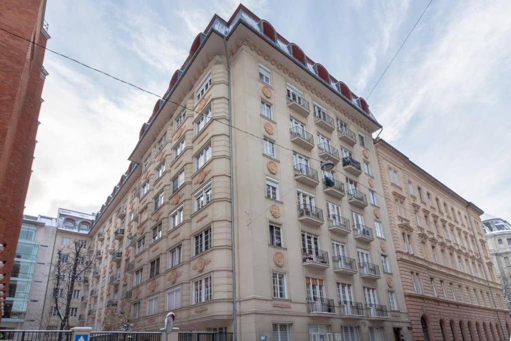 Nice And Cozy Apartment Next To The Parliament Budapest Esterno foto
