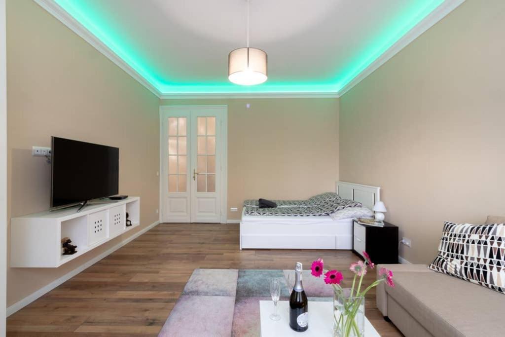 Nice And Cozy Apartment Next To The Parliament Budapest Esterno foto