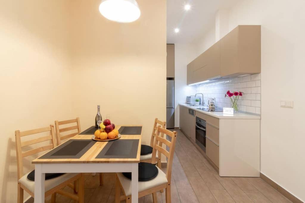 Nice And Cozy Apartment Next To The Parliament Budapest Esterno foto